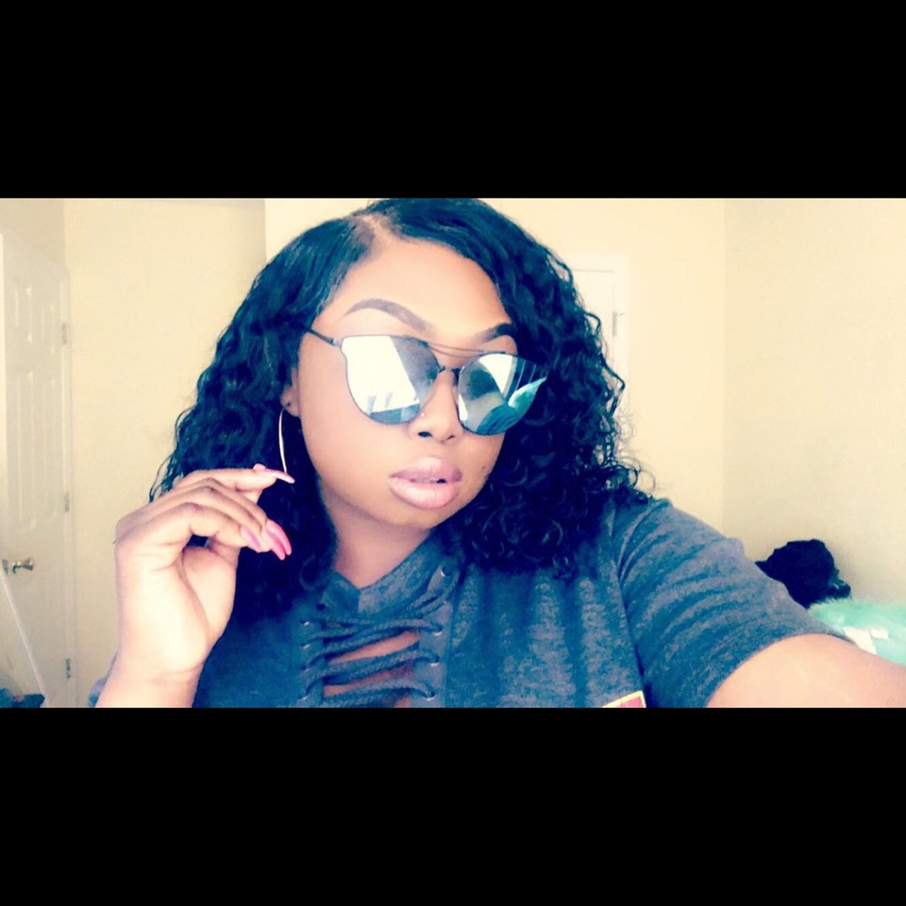 Meet your Posher, Danaija